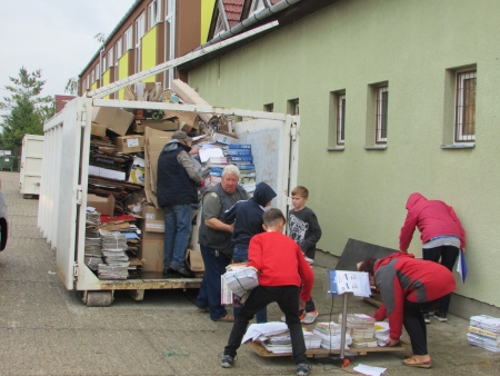 Papírgyűjtés a fák szebb jövőjéért